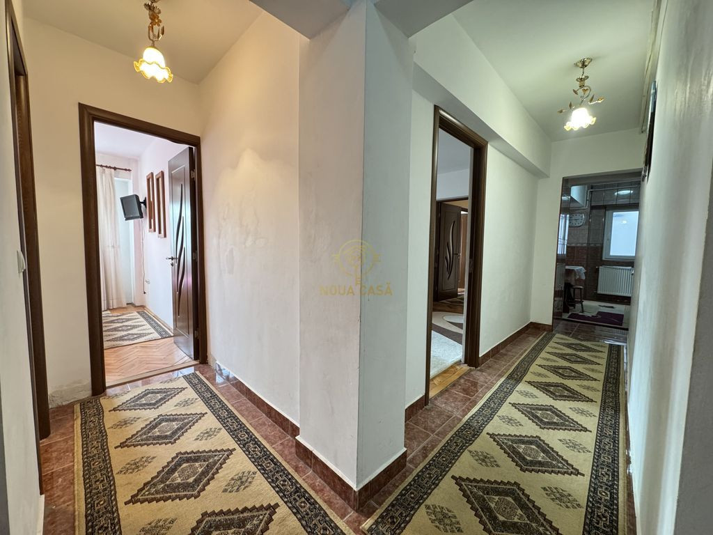 De vanzare Apartament 4 Camere/Etaj intermediar/ Micro 16...