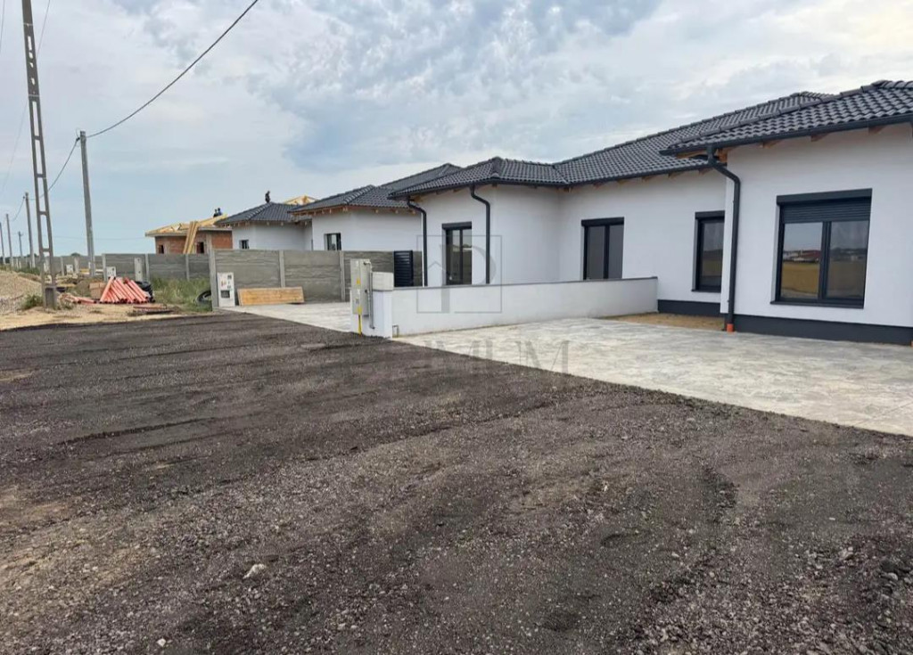 Duplex pe plan - 4 camere - toate utilitatile