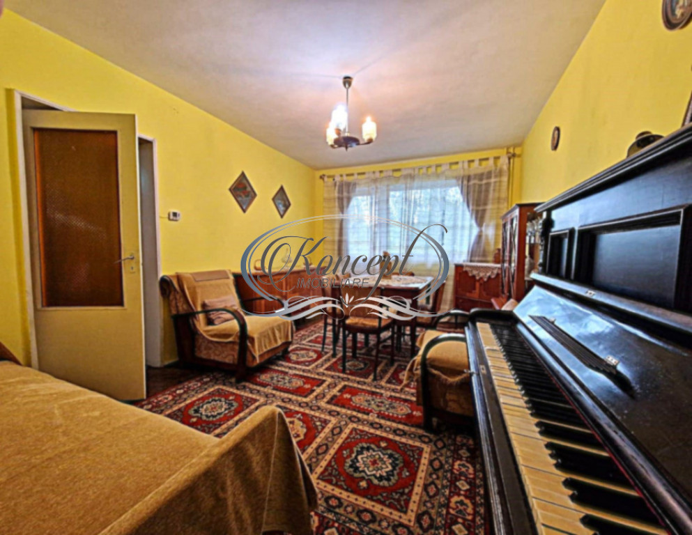 Apartament spatios cu pian, la eraj intermediar, zona Academ