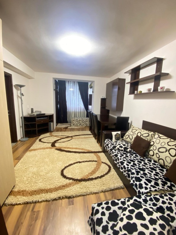 Apartament 2 camere, zona Piata Mica, etaj 1