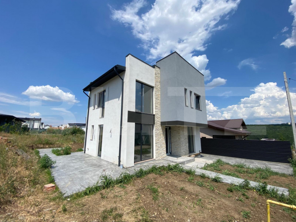 Casă Modernă de Vânzare – Rediu, cu Vedere Panoramică