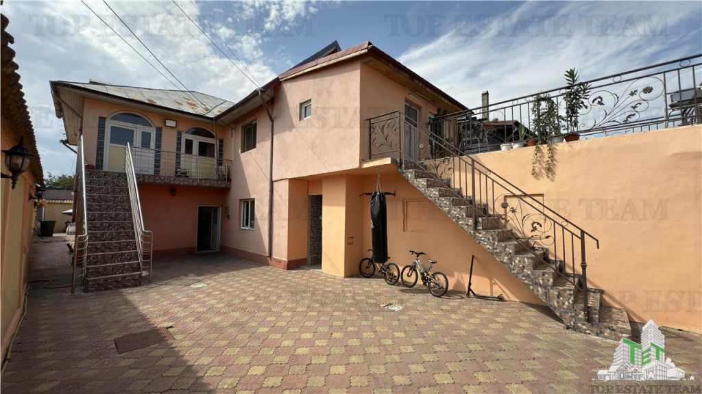 Casa individuala cu 8 camere in zona metrou Republica