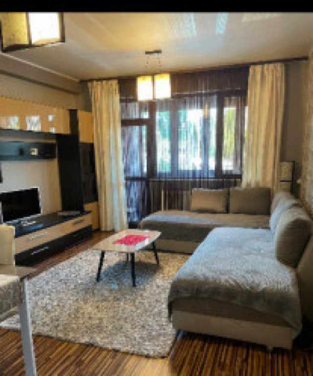 Apartament cu 3 camere Aparatorii Patriei-Bloc 2011