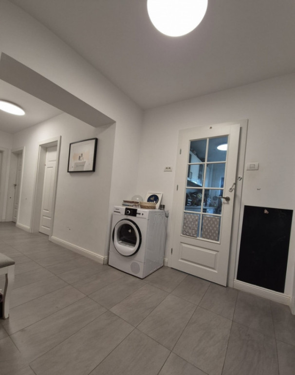 Apartament de 3 camere ( 500 m Metrou )- Unirii-Radu Voda