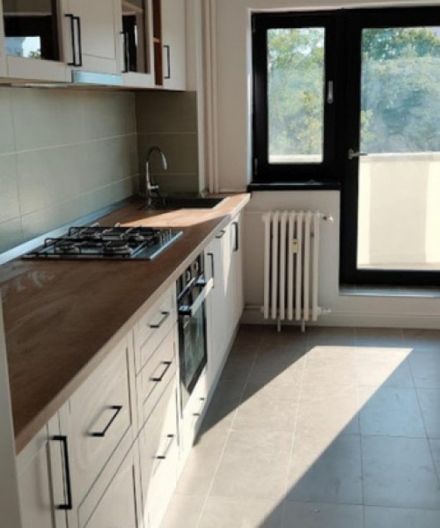 Apartament de 3 camere ( 500 m Metrou )- Unirii-Radu Voda