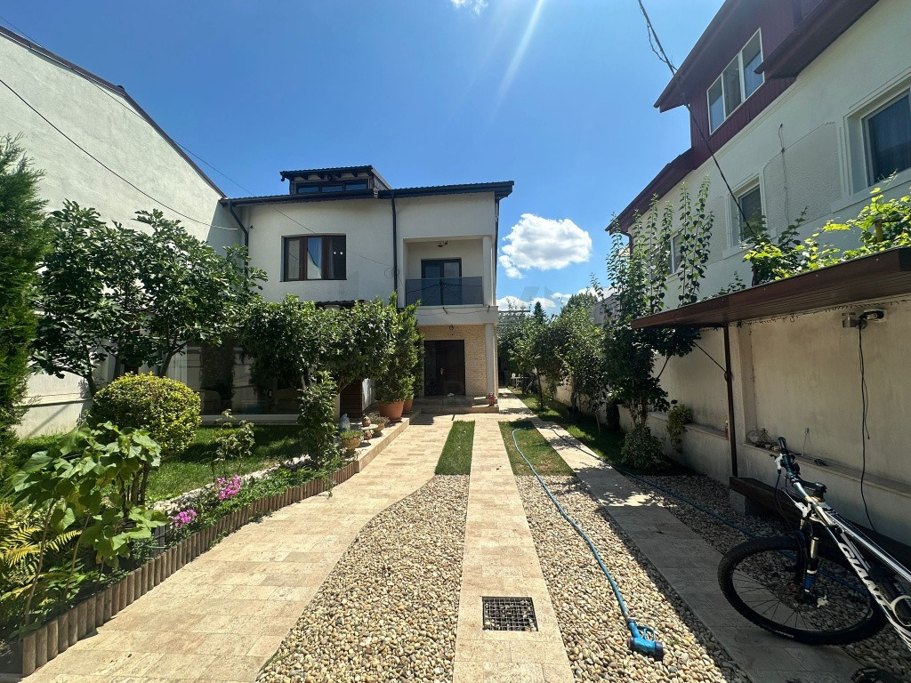 Vila cu curte l Bucurestii Noi l 5 minute de metrou