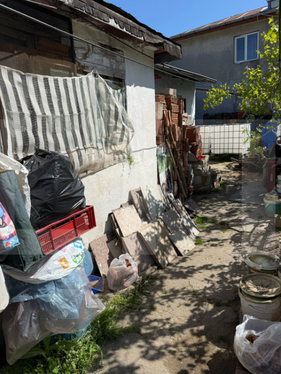 Casa individuala batraneasca demolabila + teren de 280 mp, z