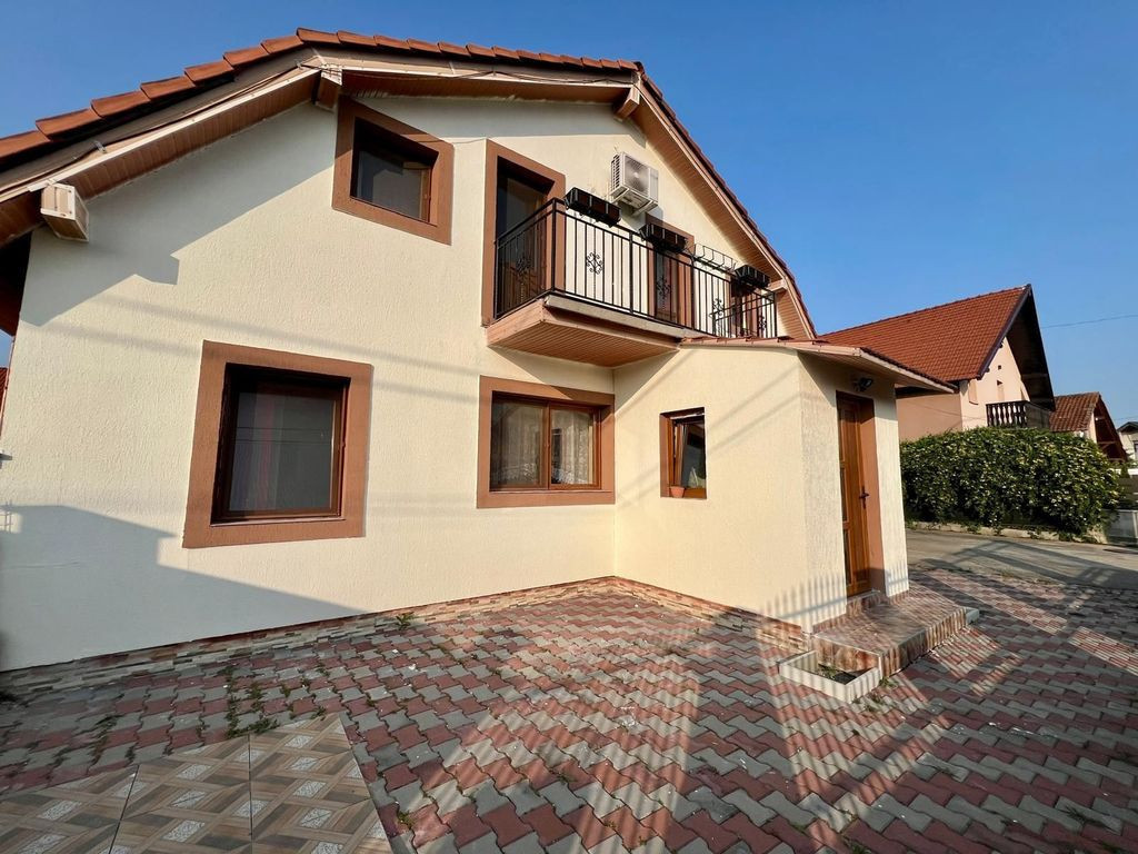 Casa individuala cu curte proprie de vanzare in Sacalaz C...