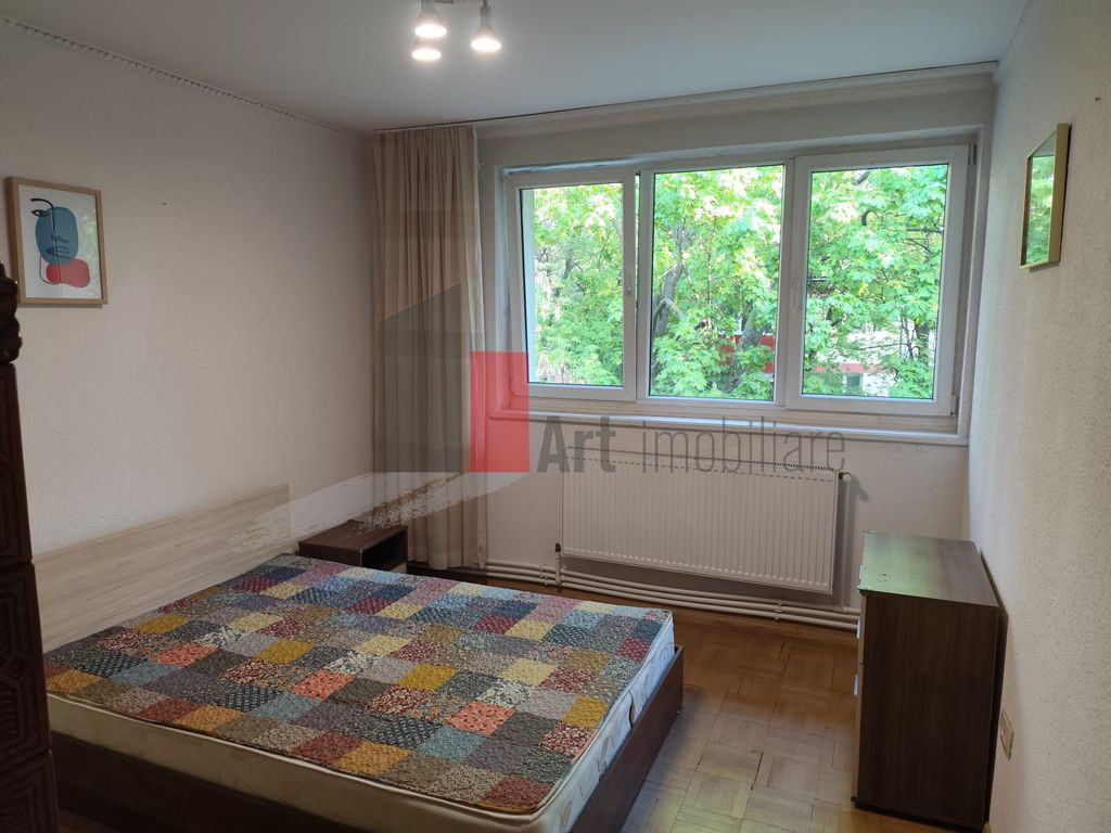 Apartament de vanzare cu 2 camere in zona Pajura.