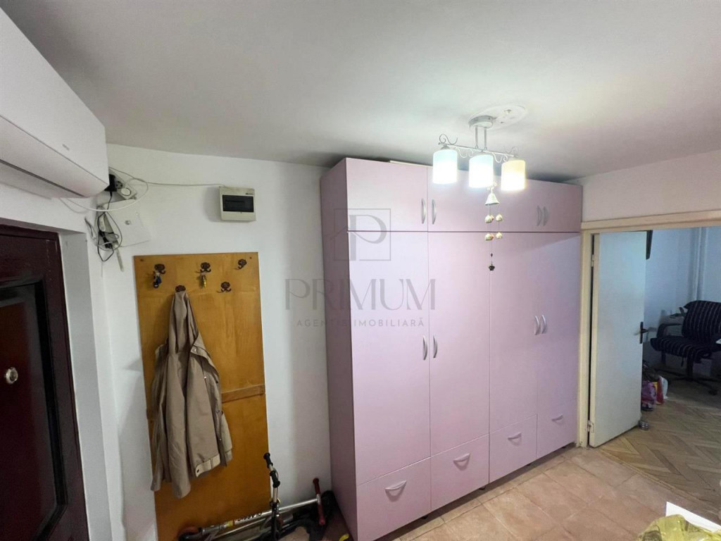 Bucovinei - 1 camera - spatioasa - decomandat - etaj interme