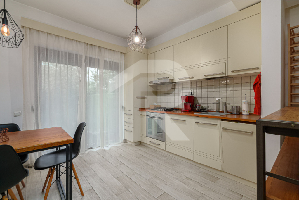 APĂRĂTORII PATRIEI – CASA CU 4 CAMERE, 3 BĂI, CURTE, LO