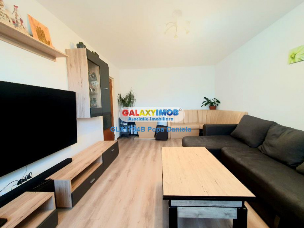 3 camere decomandat, Bdul 1 Decembrie - Scoala 82