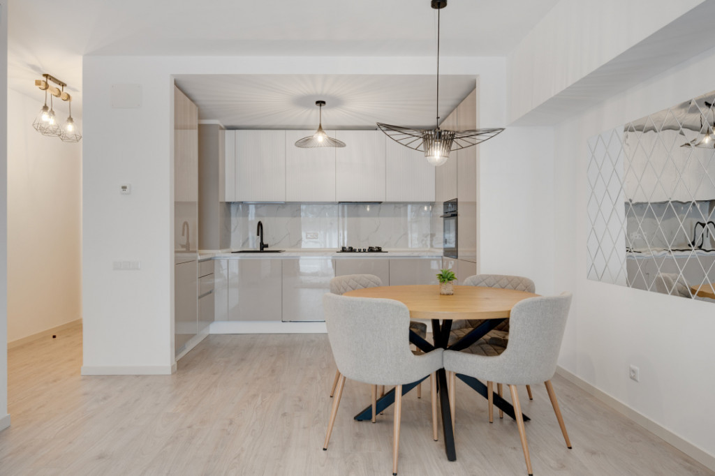 Drumul Taberei, Stellaris-Hercesa, First Rent, Comision 0 %