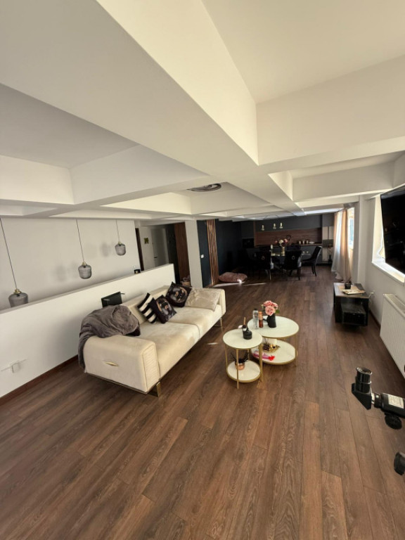 Penthouse Lux 160mp + 45mp terasa, loc de parcare inclus, Pr