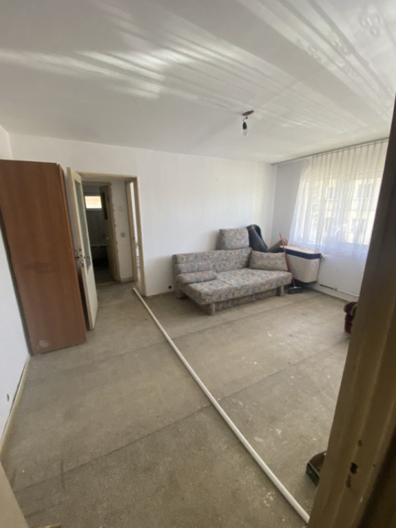 Apartament 2 camere 50mp la parter, renovabil 40 000 euro