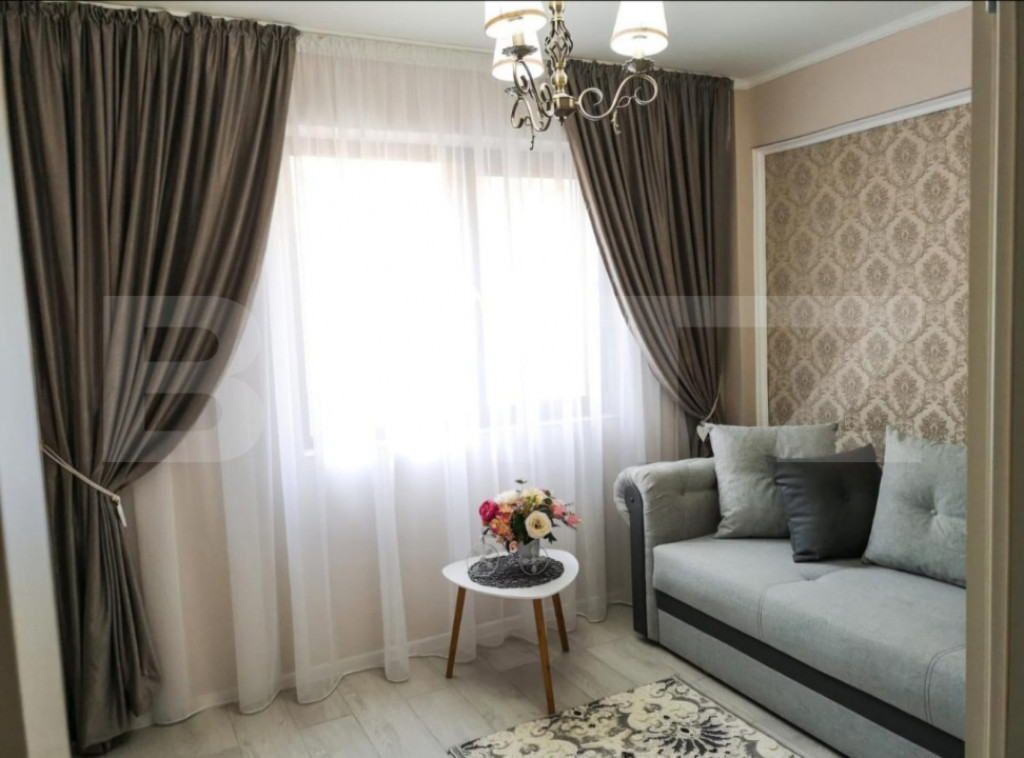 Apartament de vanzare, cu 2 camere, decomandat, zona Campus