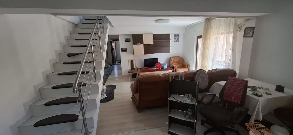 Apartament 3 camere Metrou Aparatorii Patriei