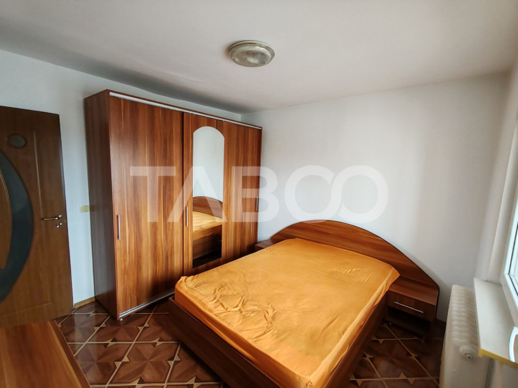 Apartament decomandat 2 camere si 2 balcoane strada 1 Decemb