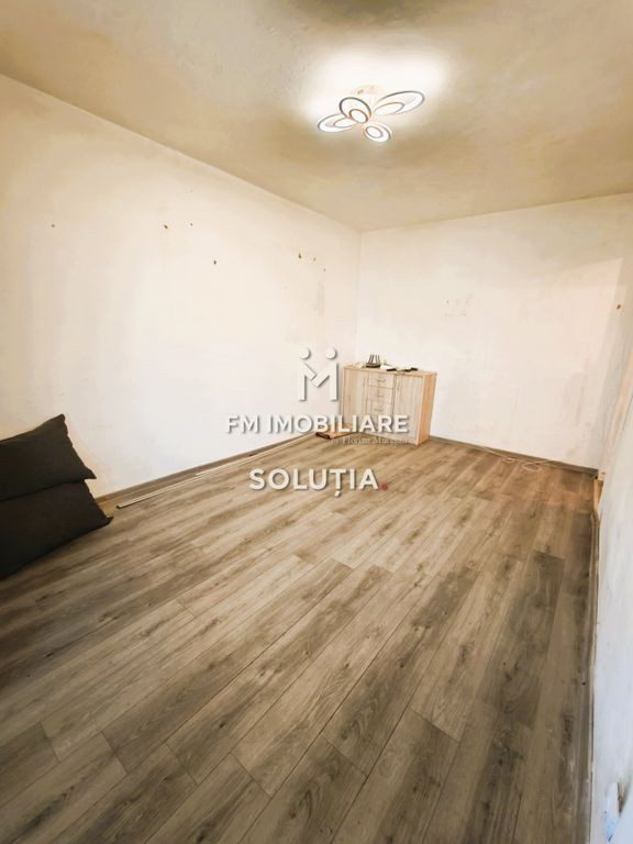 Garsonieră cu balcon str Gării, etaj intermediar!