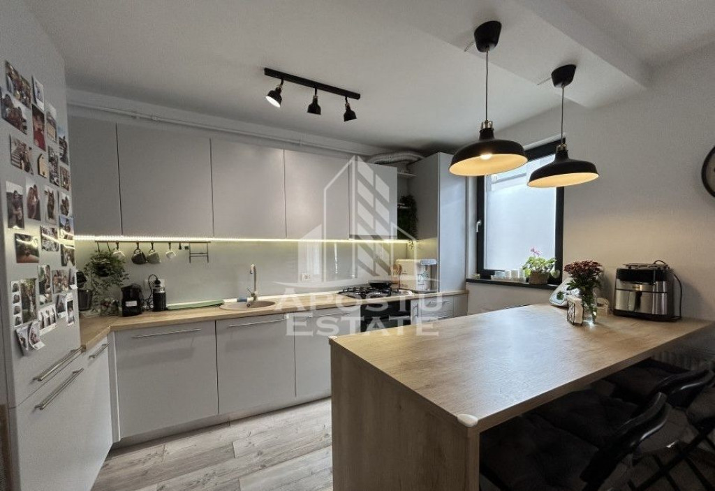 Apartament cu 2 camere, semidecomandat, 2 locuri de parca...