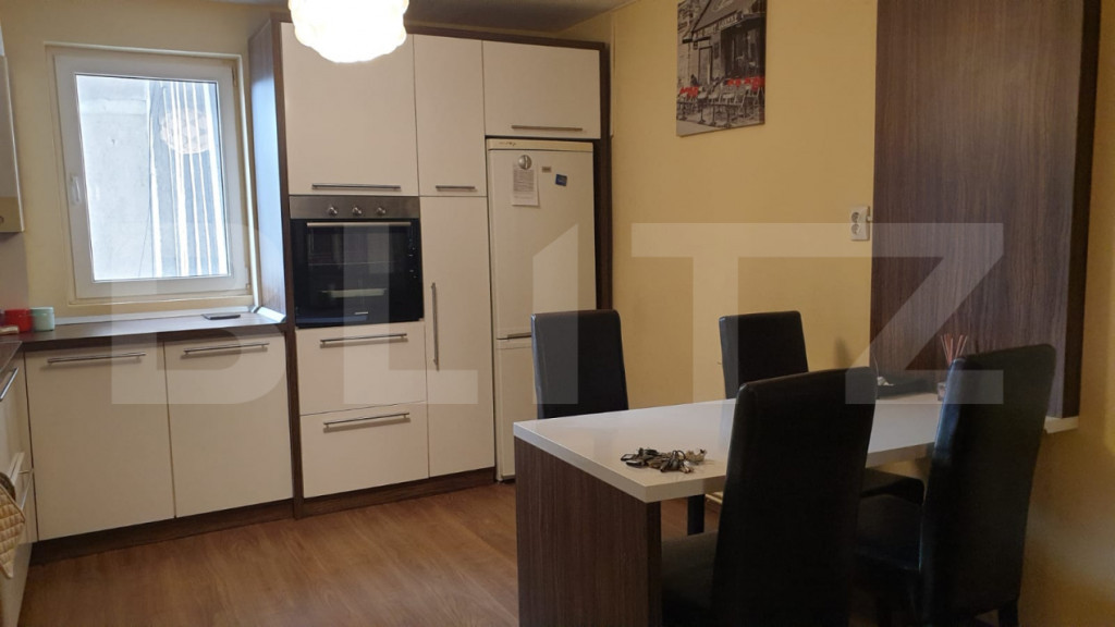 Apartament de inchiriat, cu 4 camere, 100 mp, zona Tudor