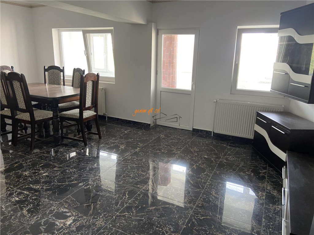 Apartament 4 camere de inchiriat, renovat complet si mobilat