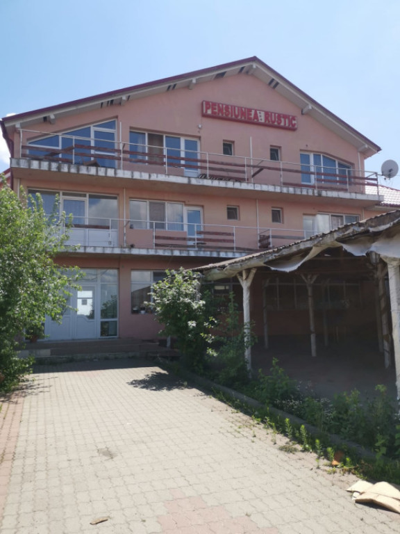 Pensiune P+1, cu restaurant + terasa, cu acces imediat la Dr