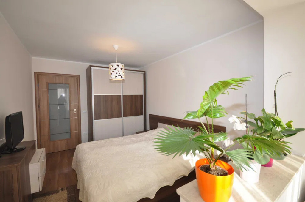 Apartament 3 camere, decomandate, zona Centrul Civic