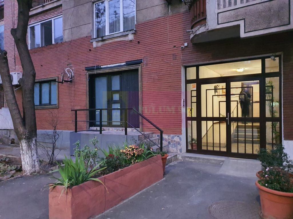 Spațiu comercial 80 mp | Stradal, Parter | Virtuții –...