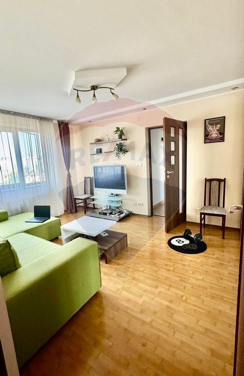 Apartament cu 3 camere de închiriat în zona 1 Mai