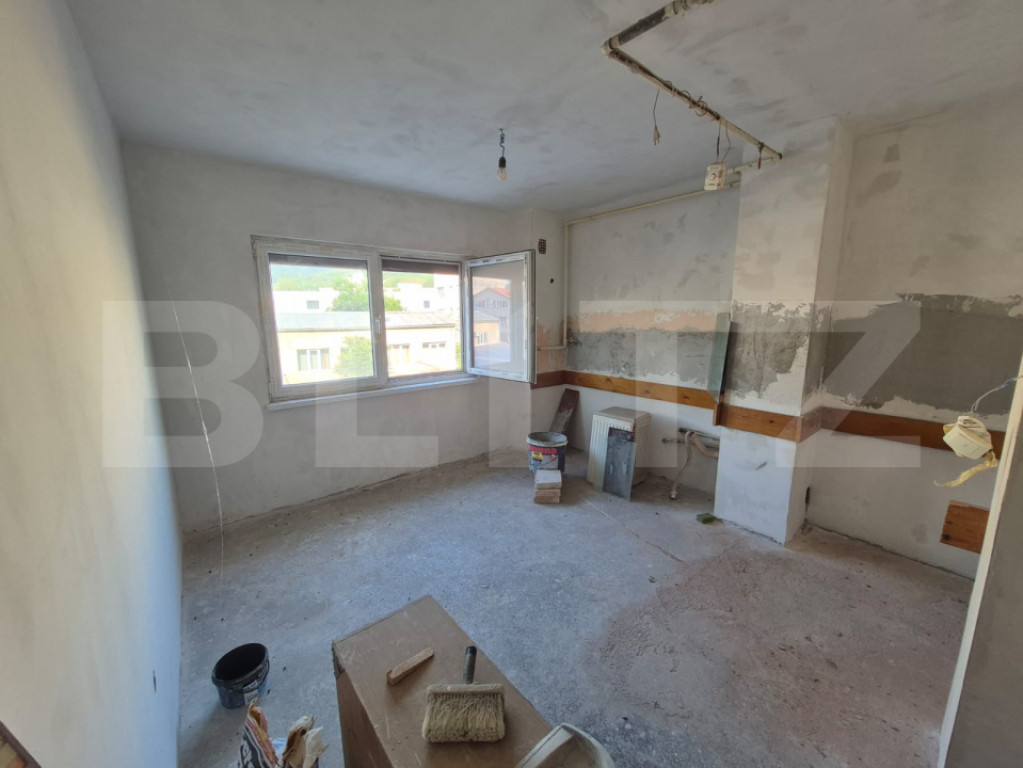 Garsonieră spațioasă de vânzare, etaj 2/4, zonă central