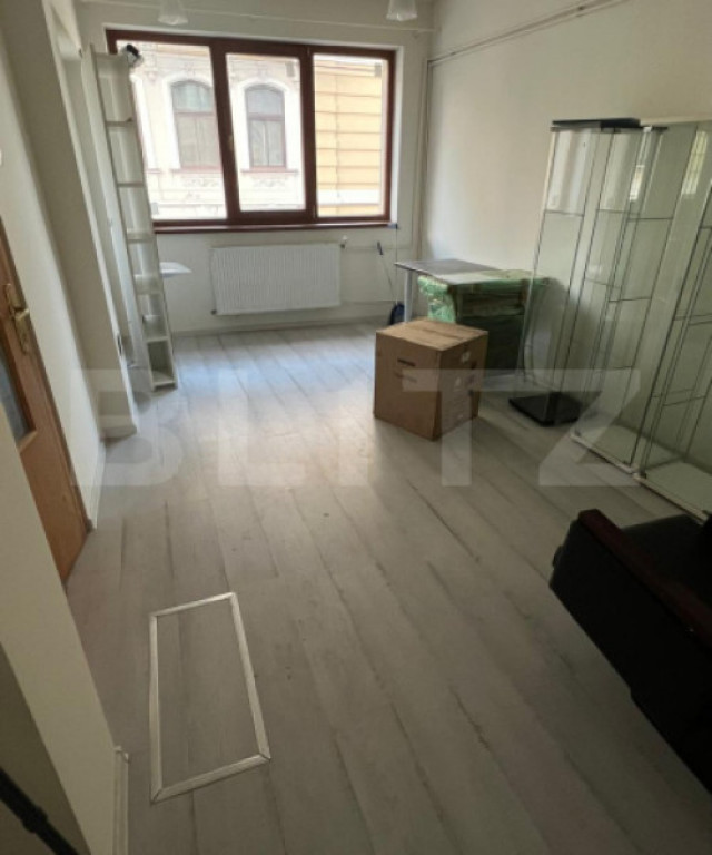 Spațiu comercial TERȚIAR de închiriat, 18 mp, zona Parcul