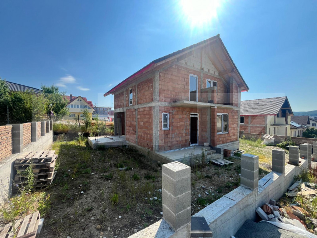 Casa individuala, finisata, 4 ari teren, zona Terra
