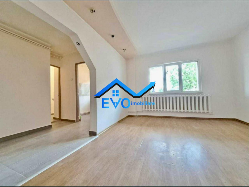 Apartament o camera, de , decomandat, cu boxa, renovat, Frum