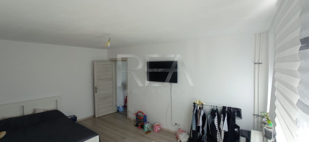 Apartament 3 Camere , Decomandat , Zona Alexandru Obregia