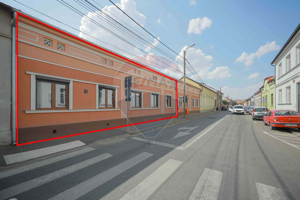 De vânzare Apartament cu 4 camere, lângă Podul Centena...