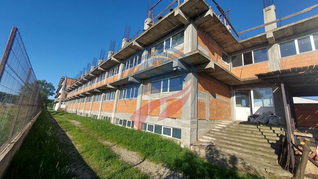 Proprietate industrială versatilă – ideală pentru in...