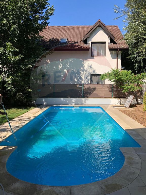 Casă / Vilă Exclusivista cu Piscina de Inchiriat Blvd I...