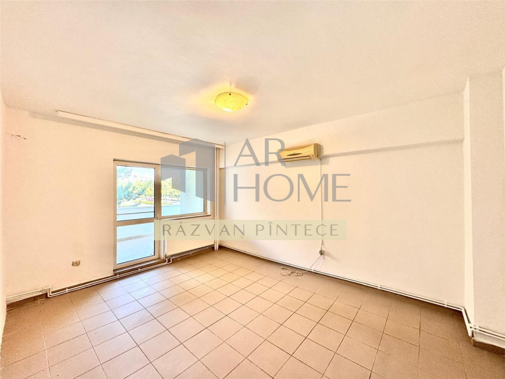 Apartament 3 camere, decomandat, centrala termica, ultracen