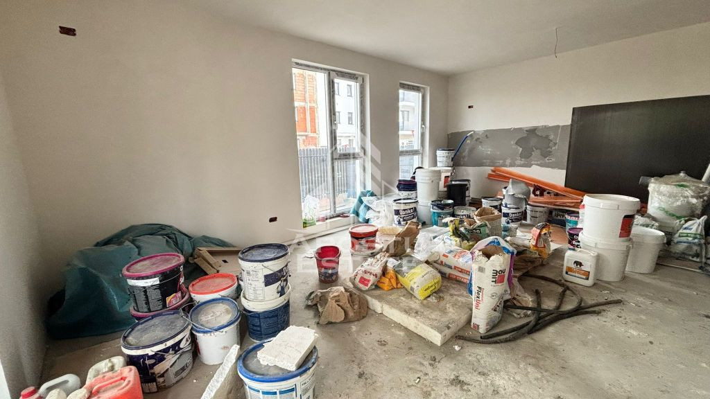 Apartament cu 2 camere, loc de parcare si gradina , bloc ...