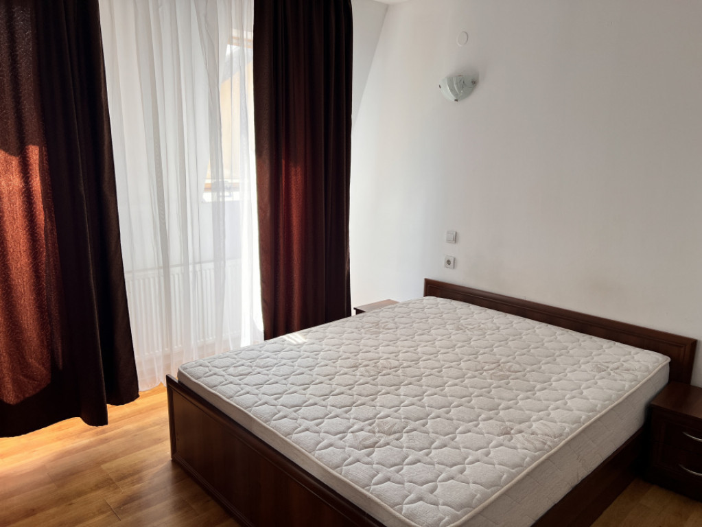 Apartament 3 camere cu 2 baii, balcon cu factura