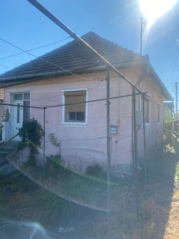 Casa, 4 camere (aprox. 90mp), 4.600 mp Craciunelu de jos.