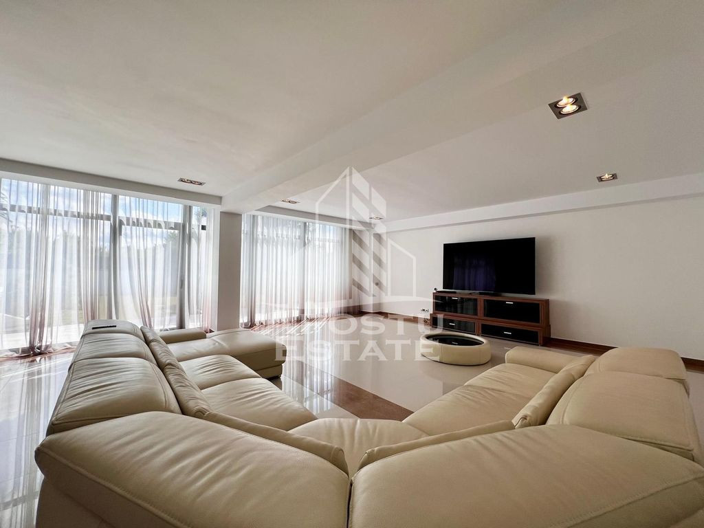 Casa de lux cu 5 camere, 4 bai, Piscina, zona Aradului