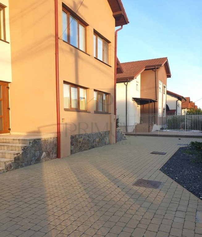 Duplex ocupabil imediat - toate utilitatile - zona excelenta