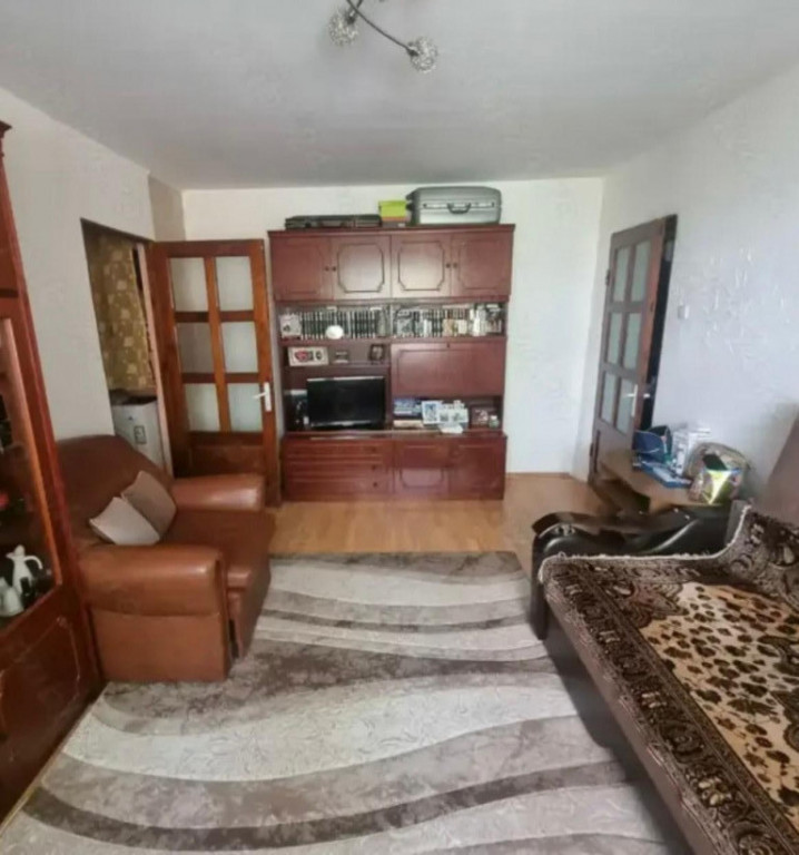 Apartament 2 camere, semidecomandat - zona Noua