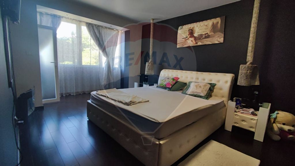 Apartament cu 3 camere de inchiriat pe termen lung B-dul ...