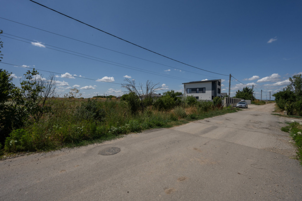 CREVEDIA - DARZA, TEREN INTRAVILAN 1100 MP!