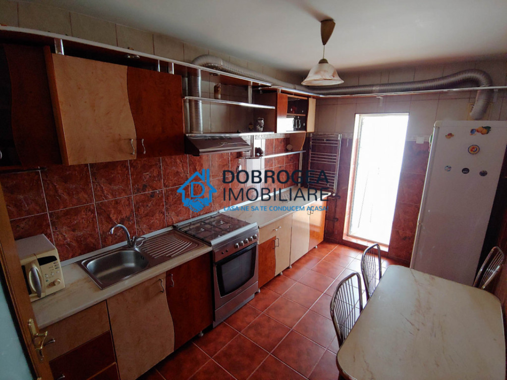 E3- 3 camere, decomandat, etaj 2, boxa intabulata