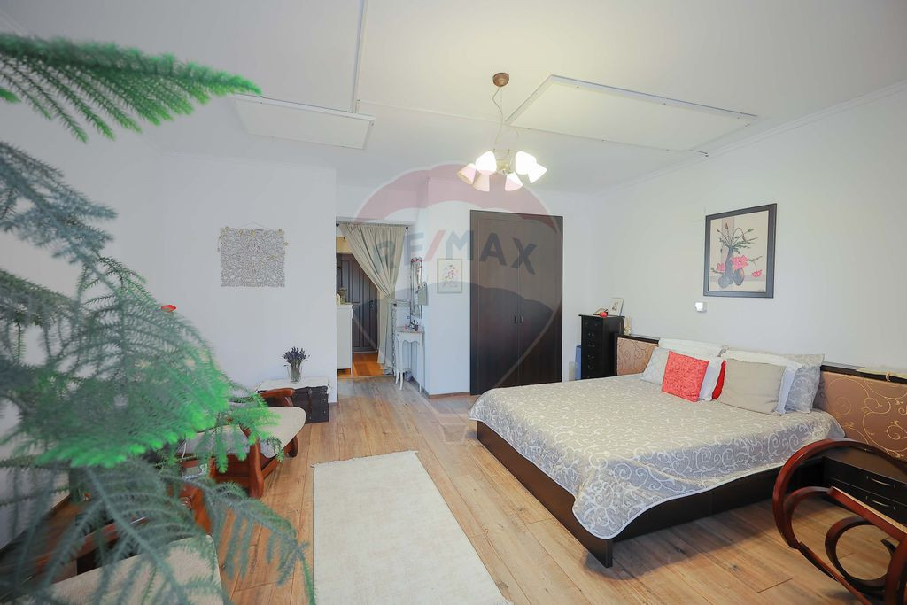 Apartament o cameră 38 mp, Balcon, Parcare la Liber, Sâ...