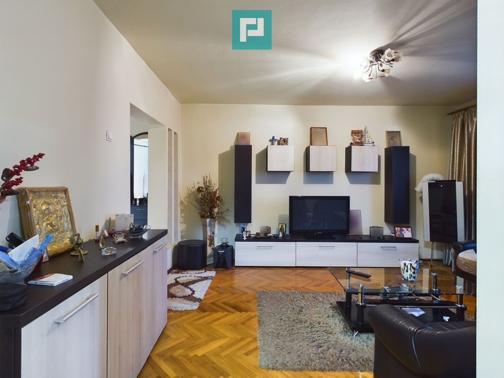 Apartament panoramic cu 4 camere zona 300